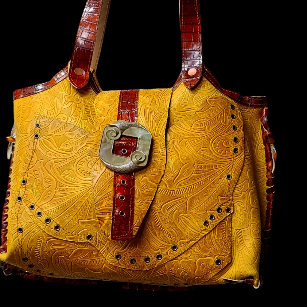 WhiteBuffaloCreations Handcrafted OOAKind Med Shoulder Tote